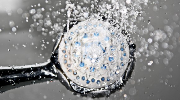 Zimne prysznice - wpływ na zdrowie, efekt hormezy, odporność organizmu